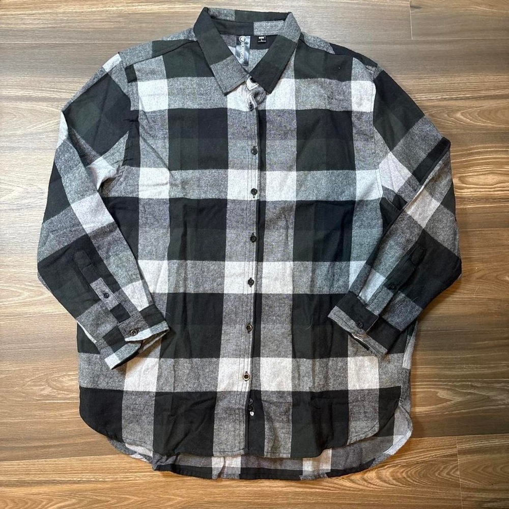 Burnside black & white checkered flannel shirt in size L #flannel #checkered
